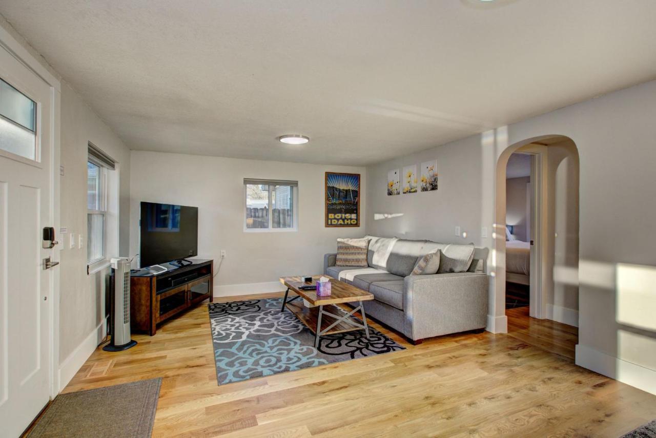 Little Blue Bungalow On Boise'S Bench, Pet Friendly, Fully Fenced Yard With Doggie Door! 2 Miles From Bsu, 5 Minutes From Downtown Boise, Desk And Workstation For Remote Workers, 2 Tv'S Large Walk-In Closet, Good For Mid-Term Stays エクステリア 写真