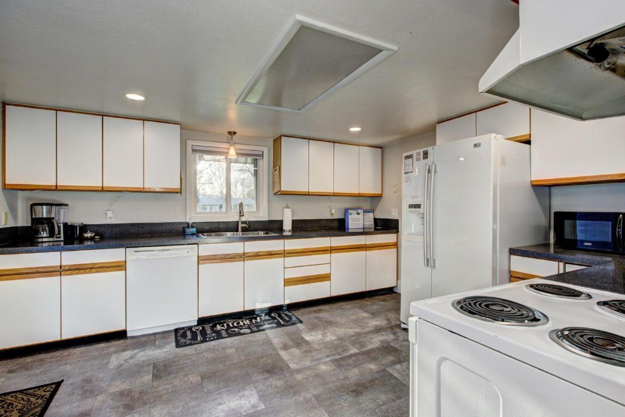 Little Blue Bungalow On Boise'S Bench, Pet Friendly, Fully Fenced Yard With Doggie Door! 2 Miles From Bsu, 5 Minutes From Downtown Boise, Desk And Workstation For Remote Workers, 2 Tv'S Large Walk-In Closet, Good For Mid-Term Stays エクステリア 写真