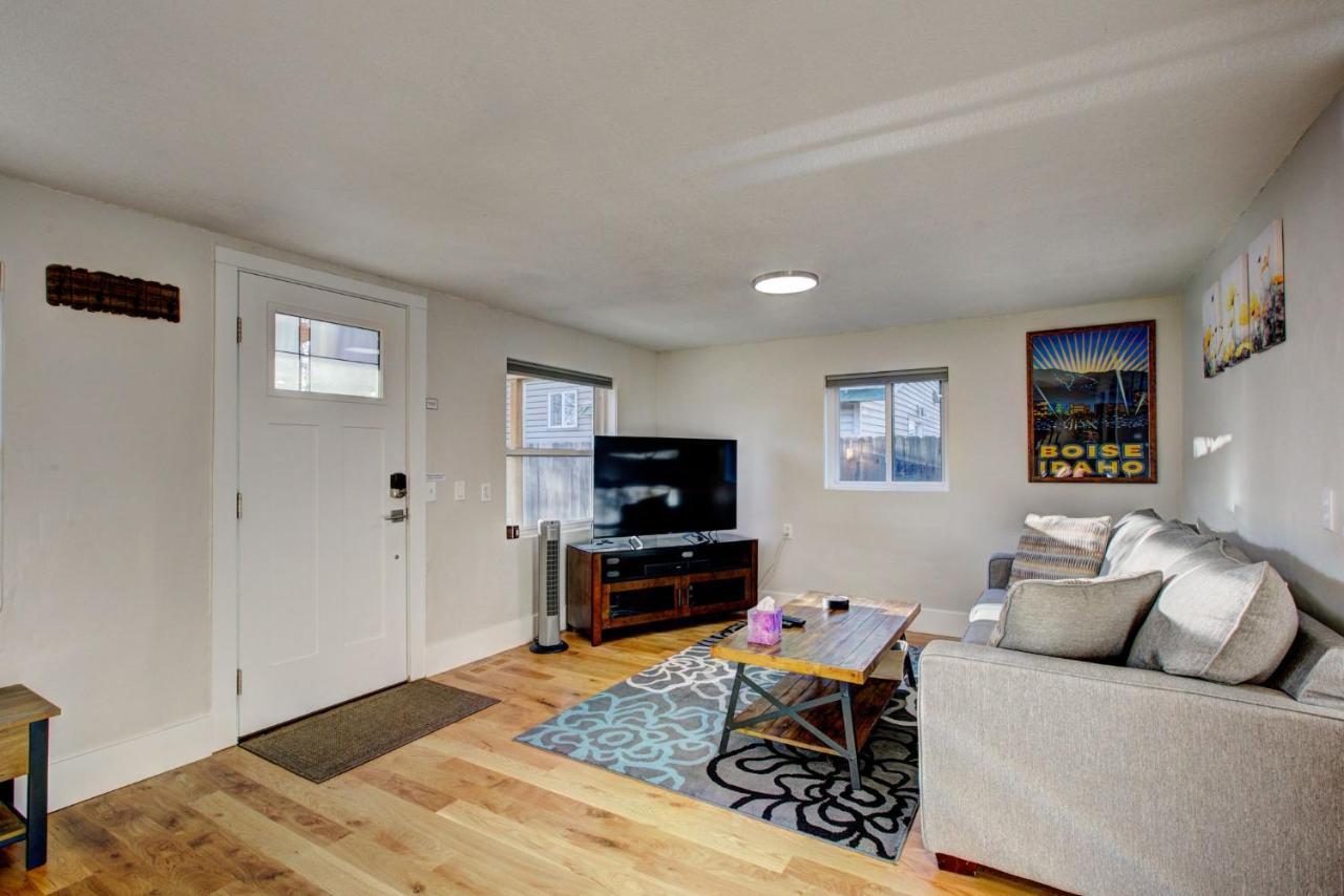 Little Blue Bungalow On Boise'S Bench, Pet Friendly, Fully Fenced Yard With Doggie Door! 2 Miles From Bsu, 5 Minutes From Downtown Boise, Desk And Workstation For Remote Workers, 2 Tv'S Large Walk-In Closet, Good For Mid-Term Stays エクステリア 写真
