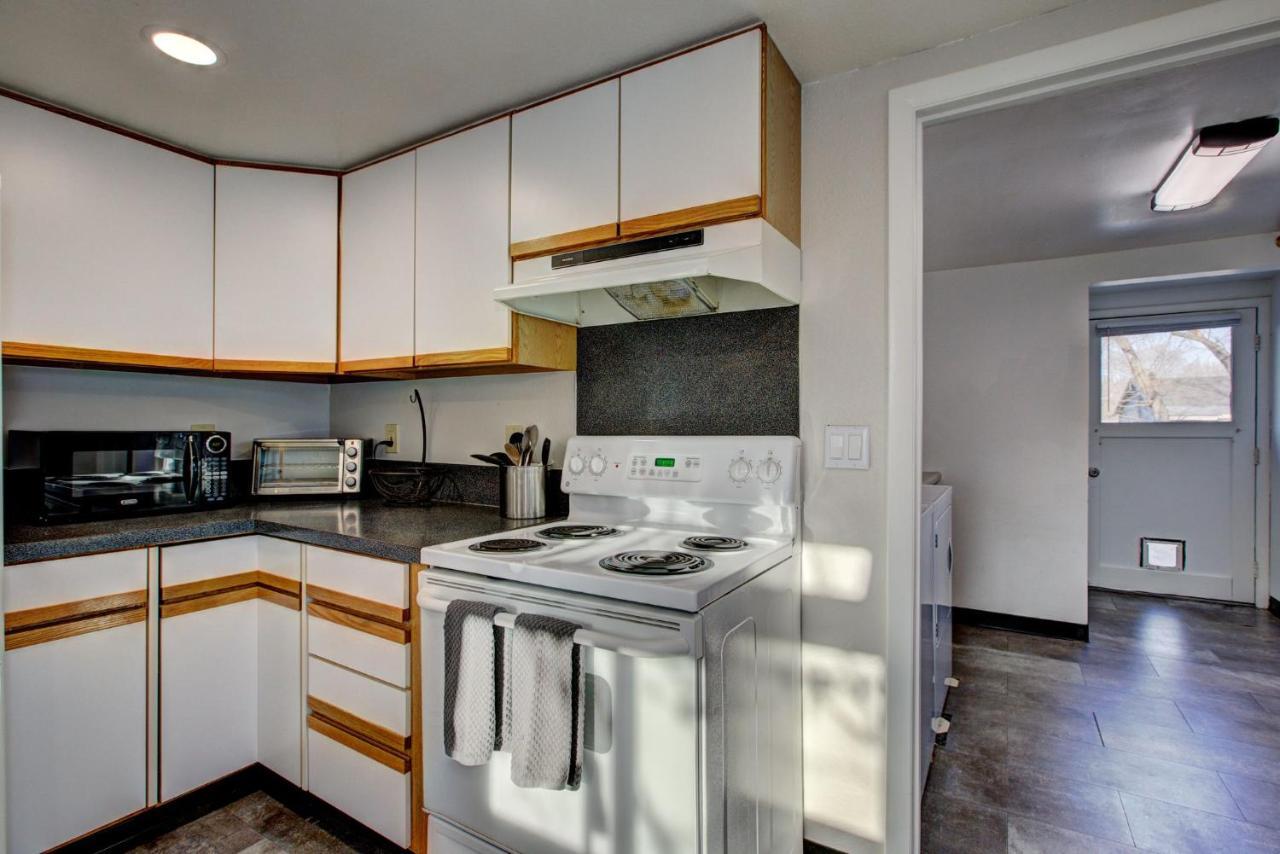 Little Blue Bungalow On Boise'S Bench, Pet Friendly, Fully Fenced Yard With Doggie Door! 2 Miles From Bsu, 5 Minutes From Downtown Boise, Desk And Workstation For Remote Workers, 2 Tv'S Large Walk-In Closet, Good For Mid-Term Stays エクステリア 写真