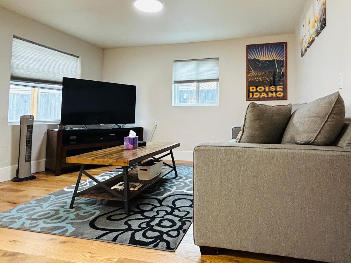 Little Blue Bungalow On Boise'S Bench, Pet Friendly, Fully Fenced Yard With Doggie Door! 2 Miles From Bsu, 5 Minutes From Downtown Boise, Desk And Workstation For Remote Workers, 2 Tv'S Large Walk-In Closet, Good For Mid-Term Stays エクステリア 写真