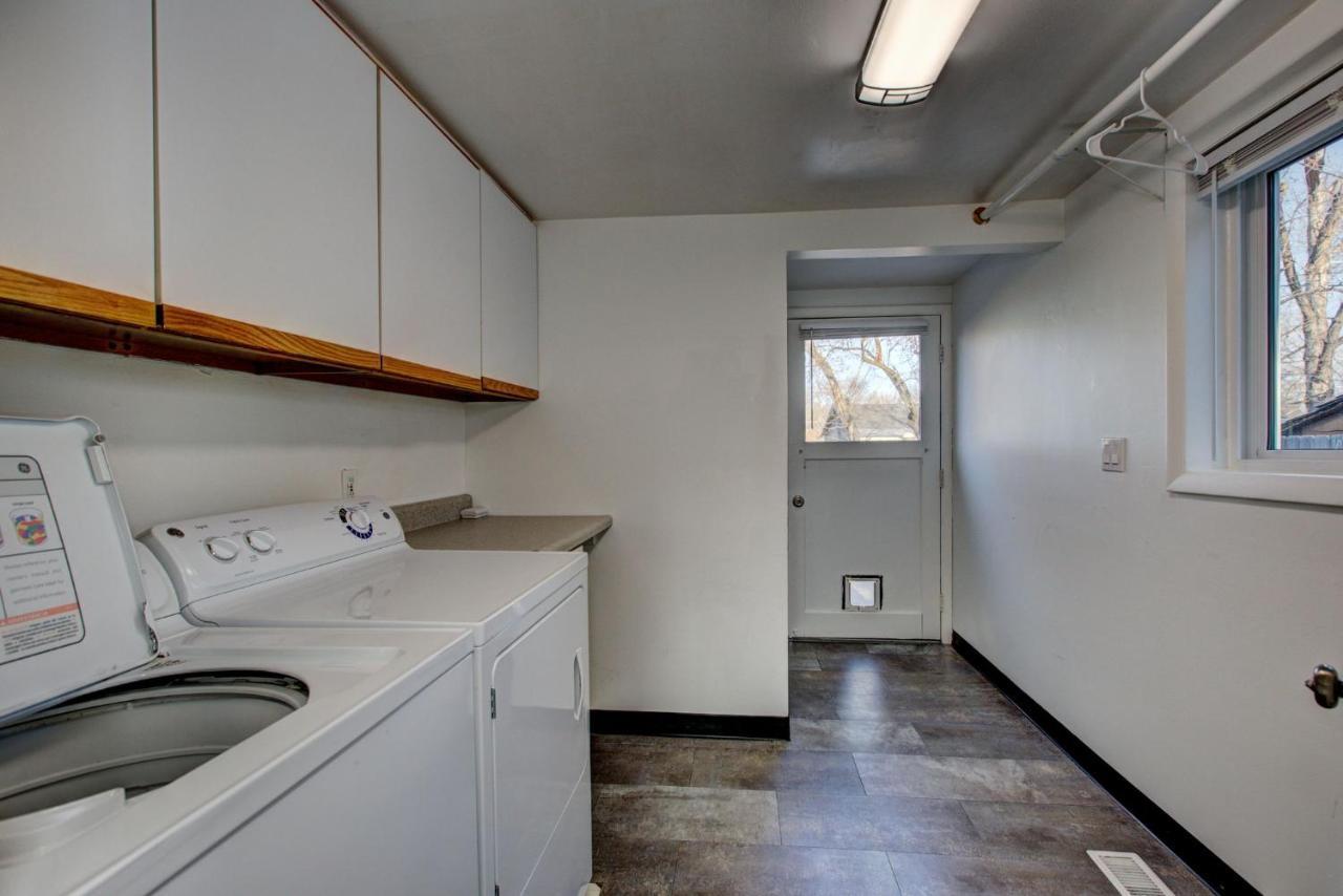 Little Blue Bungalow On Boise'S Bench, Pet Friendly, Fully Fenced Yard With Doggie Door! 2 Miles From Bsu, 5 Minutes From Downtown Boise, Desk And Workstation For Remote Workers, 2 Tv'S Large Walk-In Closet, Good For Mid-Term Stays エクステリア 写真