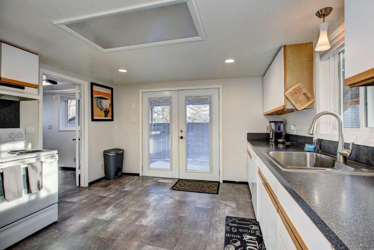 Little Blue Bungalow On Boise'S Bench, Pet Friendly, Fully Fenced Yard With Doggie Door! 2 Miles From Bsu, 5 Minutes From Downtown Boise, Desk And Workstation For Remote Workers, 2 Tv'S Large Walk-In Closet, Good For Mid-Term Stays エクステリア 写真