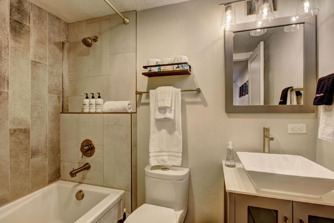 Little Blue Bungalow On Boise'S Bench, Pet Friendly, Fully Fenced Yard With Doggie Door! 2 Miles From Bsu, 5 Minutes From Downtown Boise, Desk And Workstation For Remote Workers, 2 Tv'S Large Walk-In Closet, Good For Mid-Term Stays エクステリア 写真