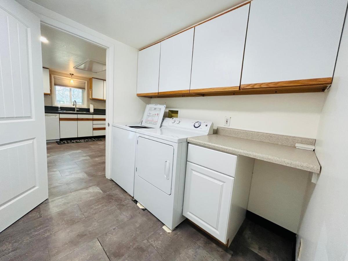 Little Blue Bungalow On Boise'S Bench, Pet Friendly, Fully Fenced Yard With Doggie Door! 2 Miles From Bsu, 5 Minutes From Downtown Boise, Desk And Workstation For Remote Workers, 2 Tv'S Large Walk-In Closet, Good For Mid-Term Stays エクステリア 写真