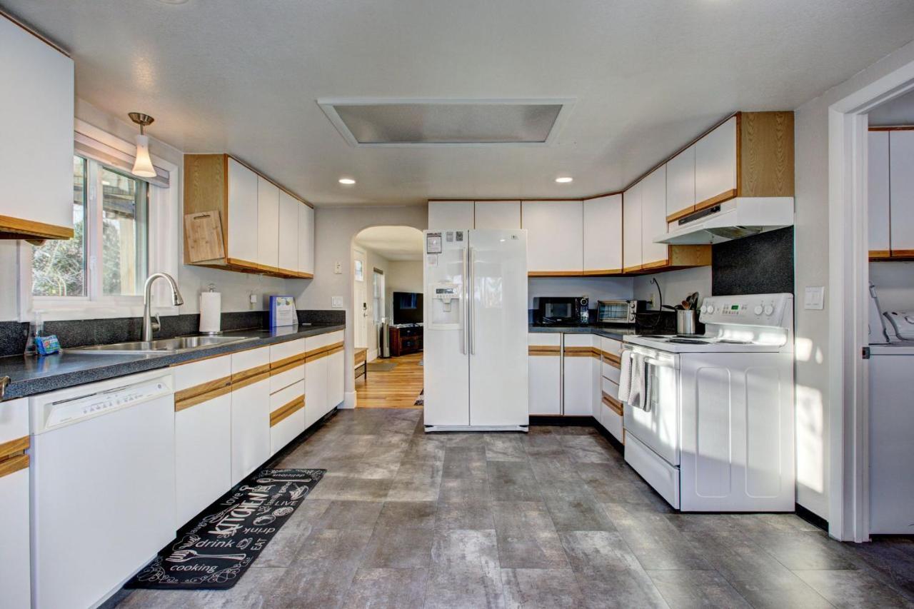 Little Blue Bungalow On Boise'S Bench, Pet Friendly, Fully Fenced Yard With Doggie Door! 2 Miles From Bsu, 5 Minutes From Downtown Boise, Desk And Workstation For Remote Workers, 2 Tv'S Large Walk-In Closet, Good For Mid-Term Stays エクステリア 写真