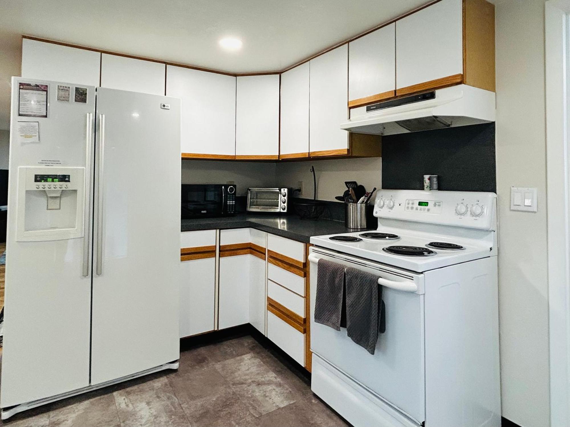 Little Blue Bungalow On Boise'S Bench, Pet Friendly, Fully Fenced Yard With Doggie Door! 2 Miles From Bsu, 5 Minutes From Downtown Boise, Desk And Workstation For Remote Workers, 2 Tv'S Large Walk-In Closet, Good For Mid-Term Stays エクステリア 写真