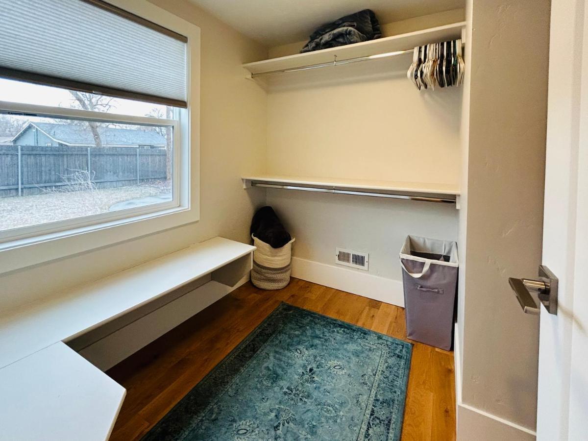 Little Blue Bungalow On Boise'S Bench, Pet Friendly, Fully Fenced Yard With Doggie Door! 2 Miles From Bsu, 5 Minutes From Downtown Boise, Desk And Workstation For Remote Workers, 2 Tv'S Large Walk-In Closet, Good For Mid-Term Stays エクステリア 写真