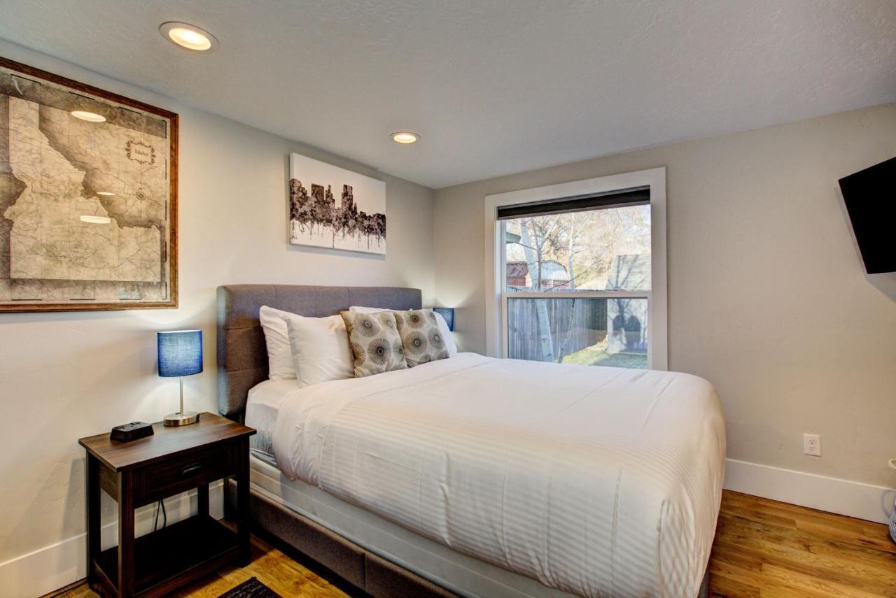 Little Blue Bungalow On Boise'S Bench, Pet Friendly, Fully Fenced Yard With Doggie Door! 2 Miles From Bsu, 5 Minutes From Downtown Boise, Desk And Workstation For Remote Workers, 2 Tv'S Large Walk-In Closet, Good For Mid-Term Stays エクステリア 写真