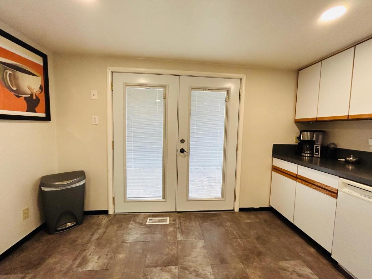 Little Blue Bungalow On Boise'S Bench, Pet Friendly, Fully Fenced Yard With Doggie Door! 2 Miles From Bsu, 5 Minutes From Downtown Boise, Desk And Workstation For Remote Workers, 2 Tv'S Large Walk-In Closet, Good For Mid-Term Stays エクステリア 写真